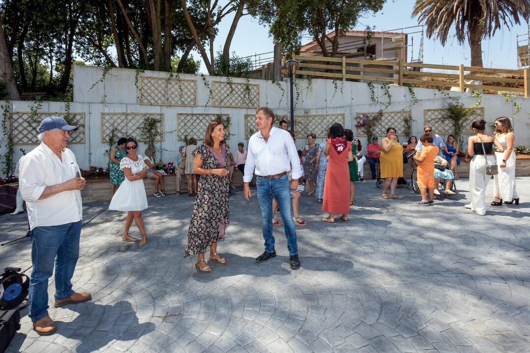 13:30 horas. Barrio de las Arenas, Valdáliga
La consejera de Presidencia, Interior, Justicia y Acción Exterior, Paula Fernández, asiste a la inauguración de la plaza de LaMadrid.
