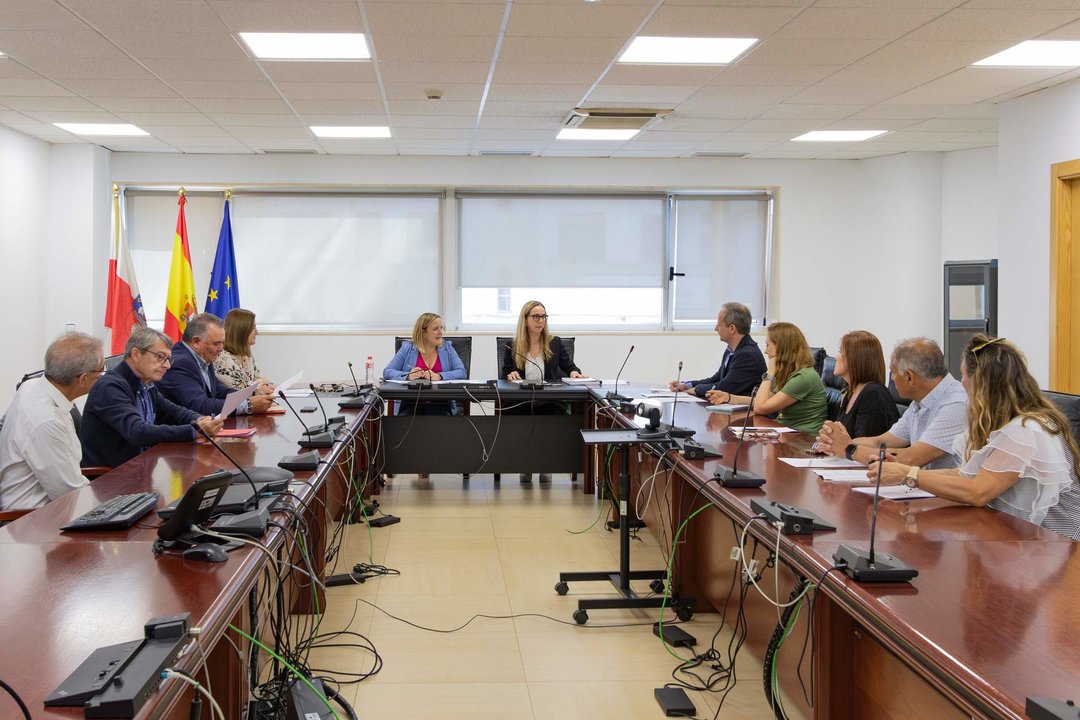 11:30 horas. Sala de usos múltiples
La consejera de Presidencia, Justicia, Seguridad y Simplificación Administrativa, Isabel Urrutia, preside la Comisión de Juego.