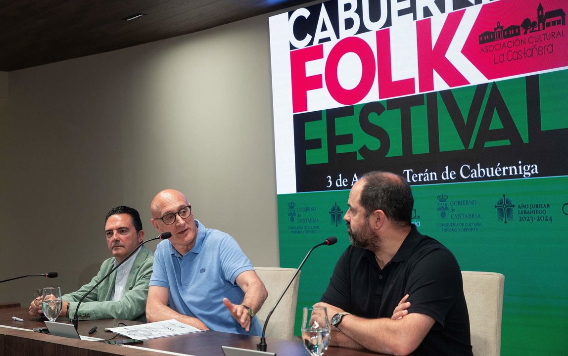 El director general de Cultura, Juan Antonio González Fuentes, presenta el Cabuérniga Folk.
18 jul 2024