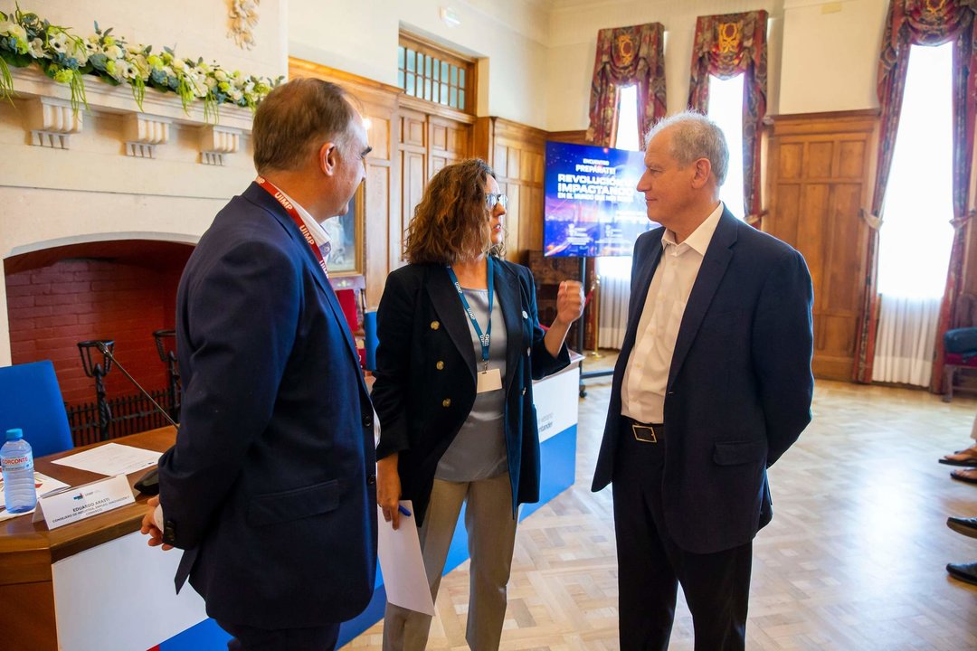 10:00 horas. Hall Real del Palacio de la Magdalena

El consejero de Industria, Empleo, Innovación y Comercio, Eduardo Arasti, inaugura un curso sobre Inteligencia Artificial en la Universidad Internacional Menéndez Pelayo. 
22 JULIO 2024 © Miguel De la Parra