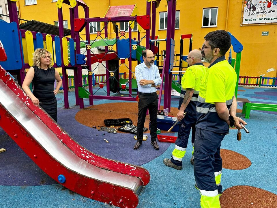 José Luis Urraca y Patricia Portilla visitando el parque del Centenario en La Inmobiliaria