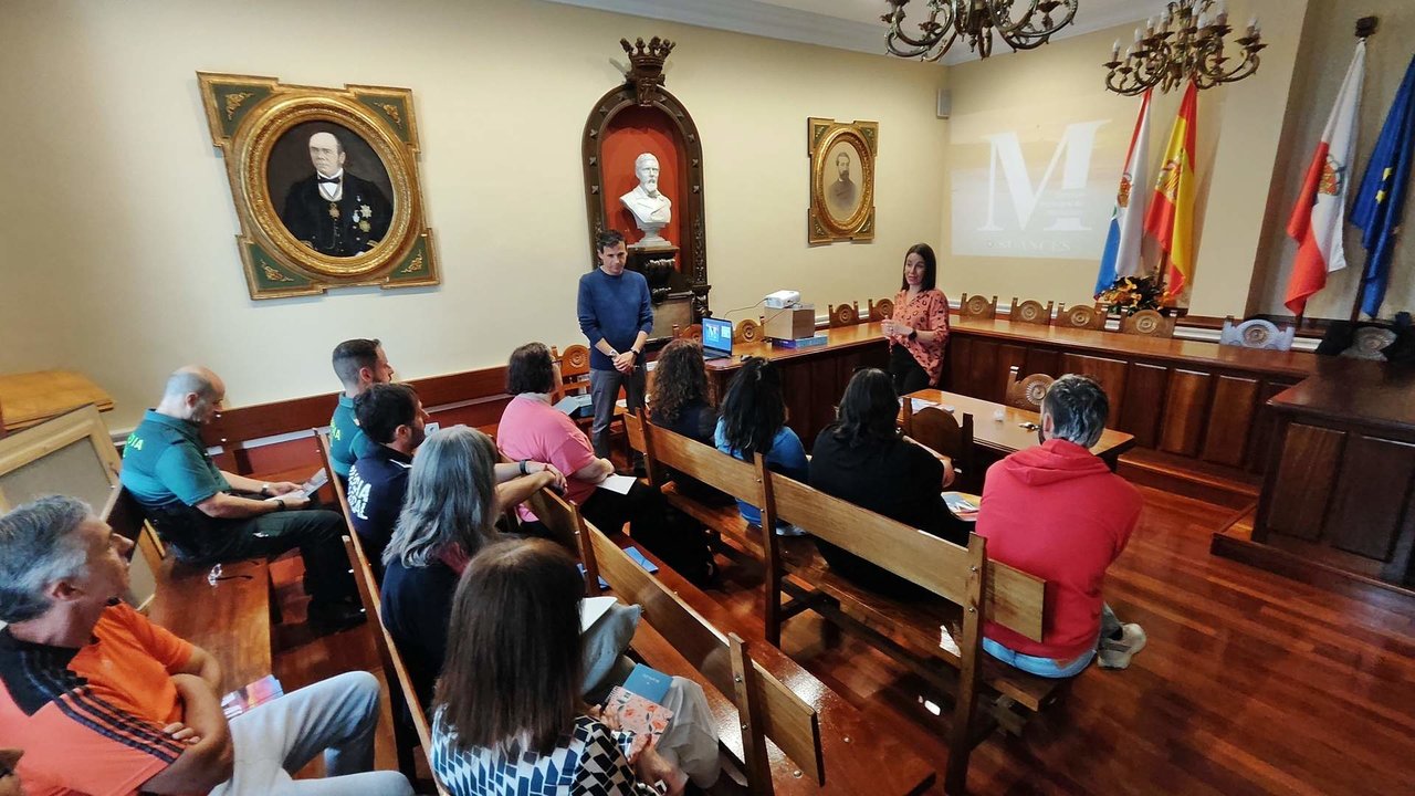 Presentación del Servicio de Mediación de Conflictos de Suances en el Salón de Plenos del Ayuntamiento