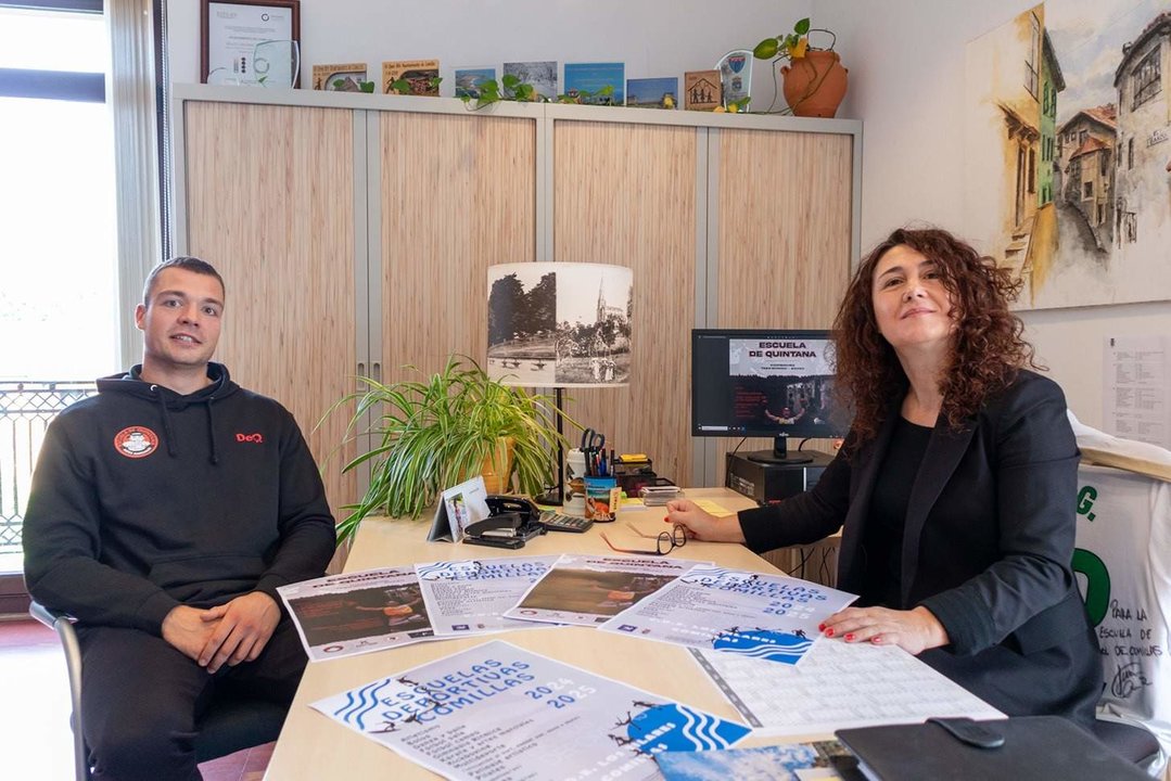 Juan de Quintana, monitor de la Escuela de Kickboxing de Comillas junto a la concejala de Deporte, Vanesa Sánchez 1