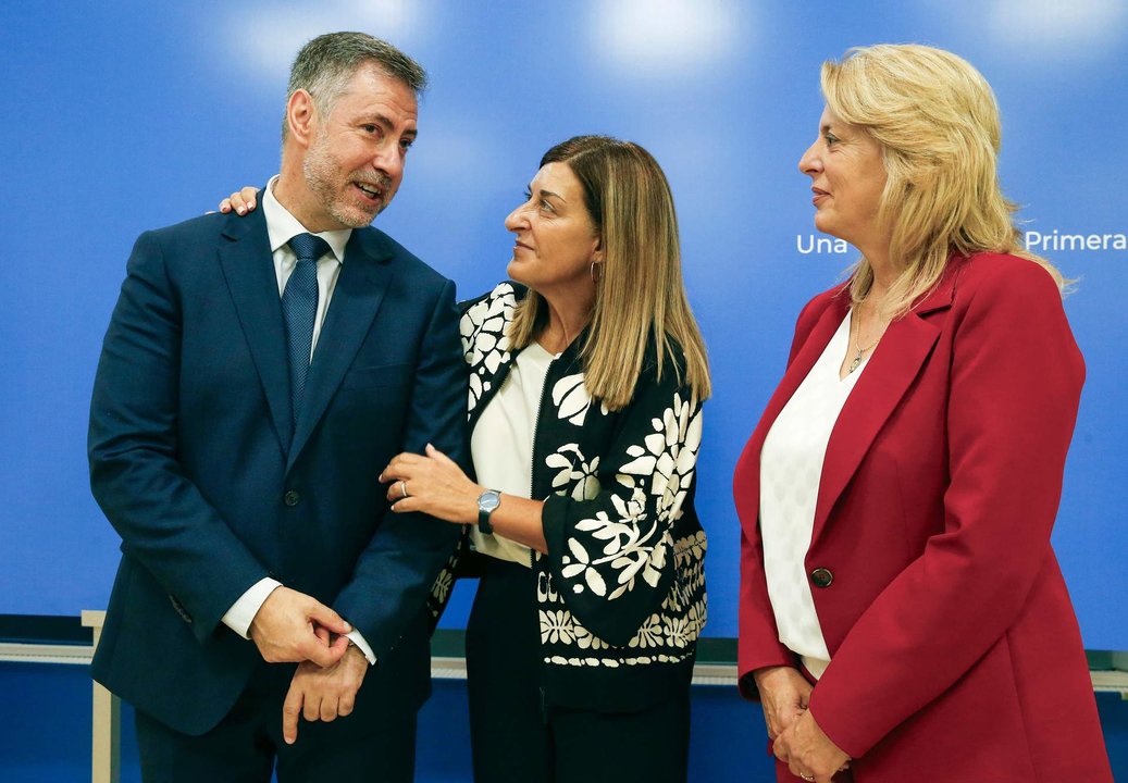 La presidenta de Cantabria, María José Sáenz de Buruaga, preside la toma de posesión de los consejeros de Cultura, Turismo y Deporte, Luis Martínez Abad, y de Desarrollo Rural, Ganadería, Pesca y Alimentación, María Jesús Susinos. 

12 sep 24