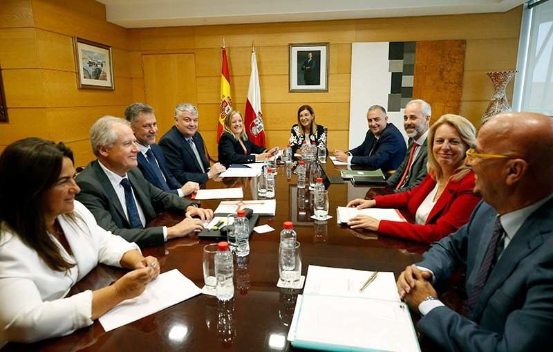 La presidenta de Cantabria, María José Sáenz de Buruaga, preside la toma de posesión de los consejeros de Cultura, Turismo y Deporte, Luis Martínez Abad, y de Desarrollo Rural, Ganadería, Pesca y Alimentación, María Jesús Susinos. 

12 sep 24