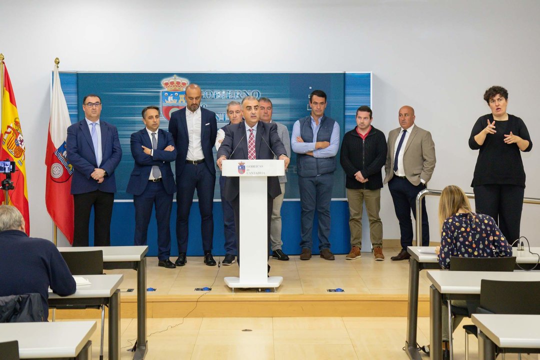 11:30 horas. Sala de prensa del Gobierno de Cantabria

El consejero de Fomento, Vivienda, Ordenación del Territorio y Medio Ambiente, Roberto Media, presenta, en rueda de prensa, proyectos medioambientales financiados con fondos europeos.