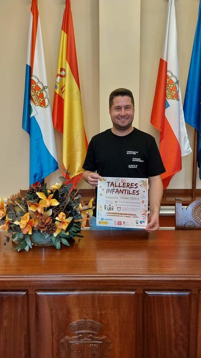 El concejal de Infancia y Juventud, Fran Gascón presenta los Talleres Infantiles de Otoño