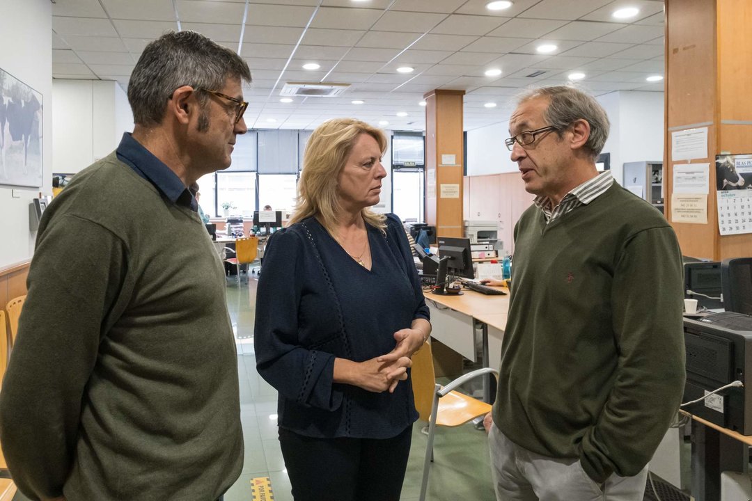 11:00 horas. Mercado Nacional de Ganados. La consejera de Desarrollo Rural, Ganadería, Pesca y Alimentación, María Jesús Susinos, visita la oficina comarcal. 8 de octubre de 2024 © Raúl Lucio