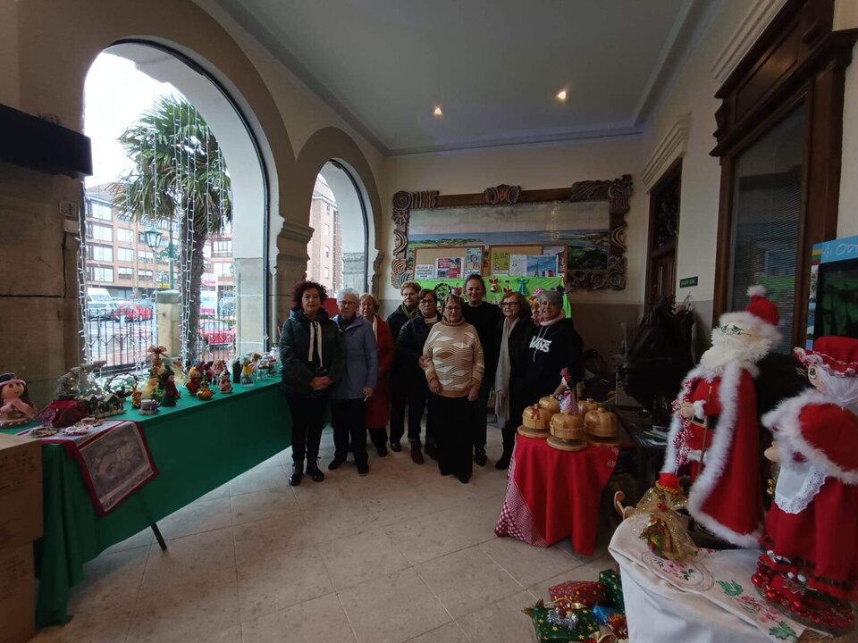 Inauguración Exposición de manualidades Mujeres del Centro de Mayores de Suances