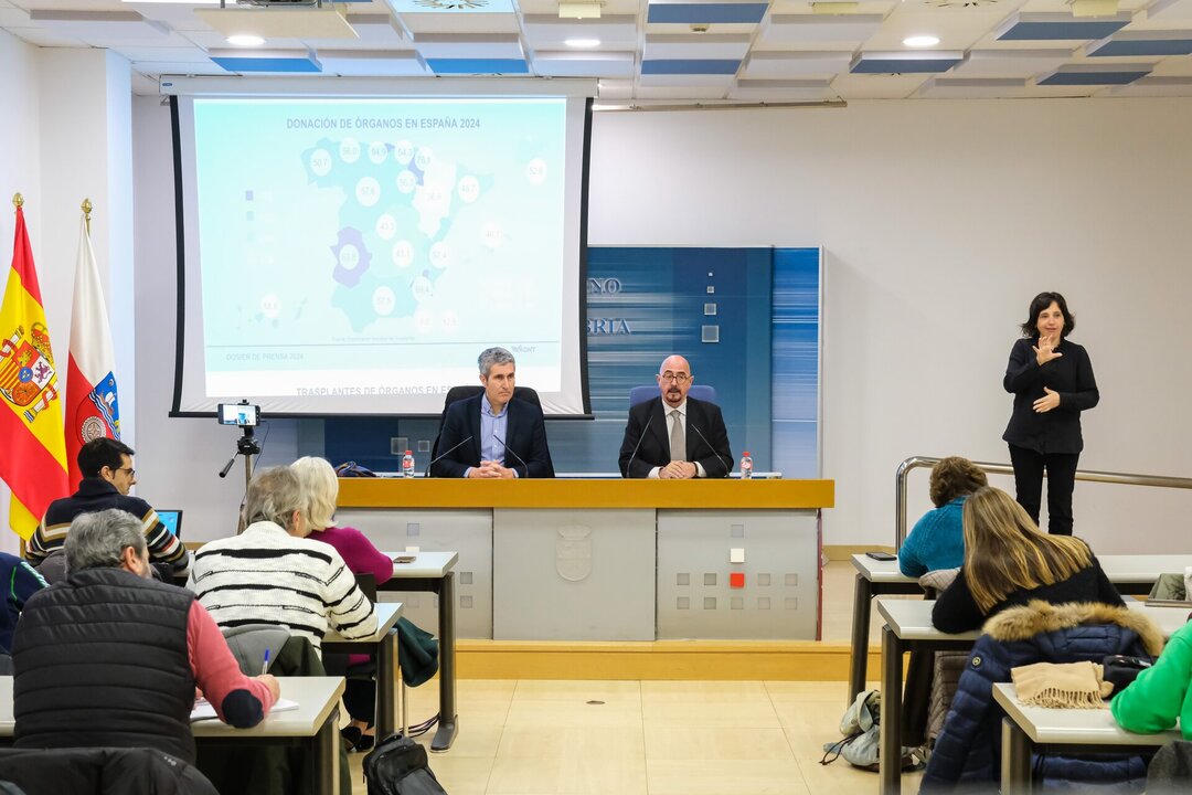 11:00 horas. Sala de prensa del Gobierno de Cantabria. El consejero de Salud, César Pascual, informa, en rueda de prensa, del balance de 2025 de la donación y trasplante de órganos. 16 de enero de 2025 © Raúl Lucio