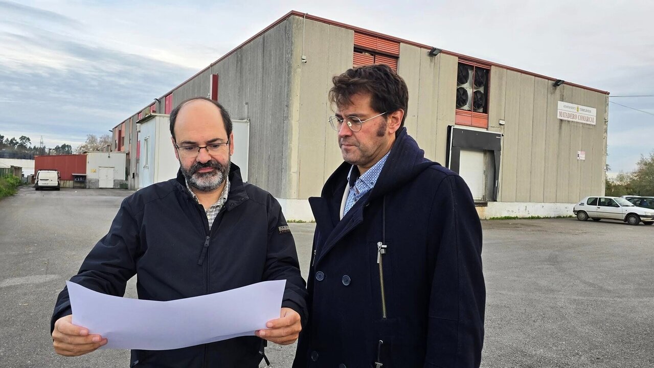 El concejal de Obras Jose Luis Urraca y y Alberto Rubio concejal del Matadero Comarcal de Barreda