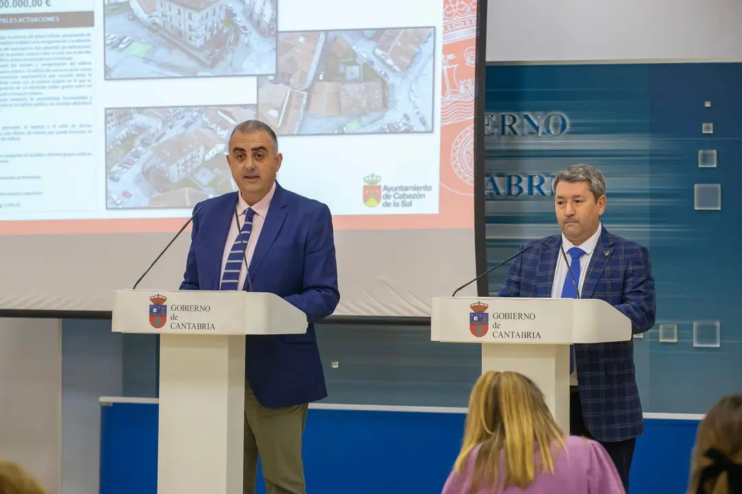 El consejero de Fomento, Vivienda, Ordenación del Territorio y Medio ambiente, Roberto Media, junto al alcalde de Cabezón de la Sal, Oscar López, informan sobre proyectos municipales.
18 FEB 25